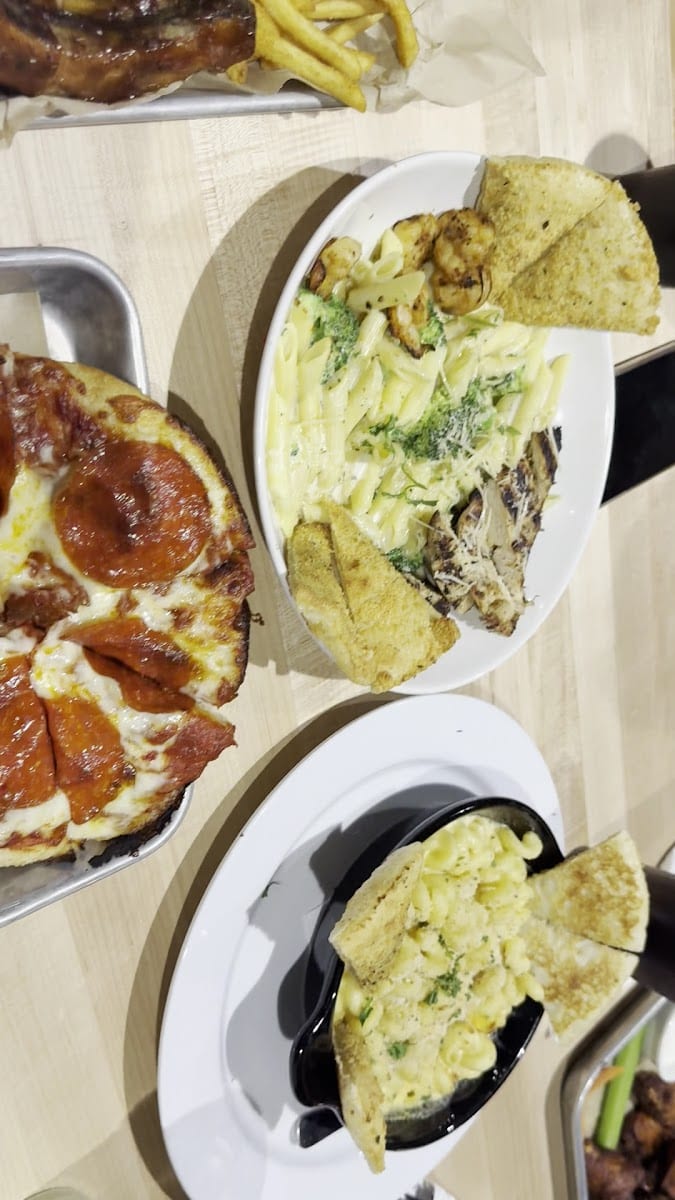 Boston's Pizza Restaurant & Sports Bar, photo 3