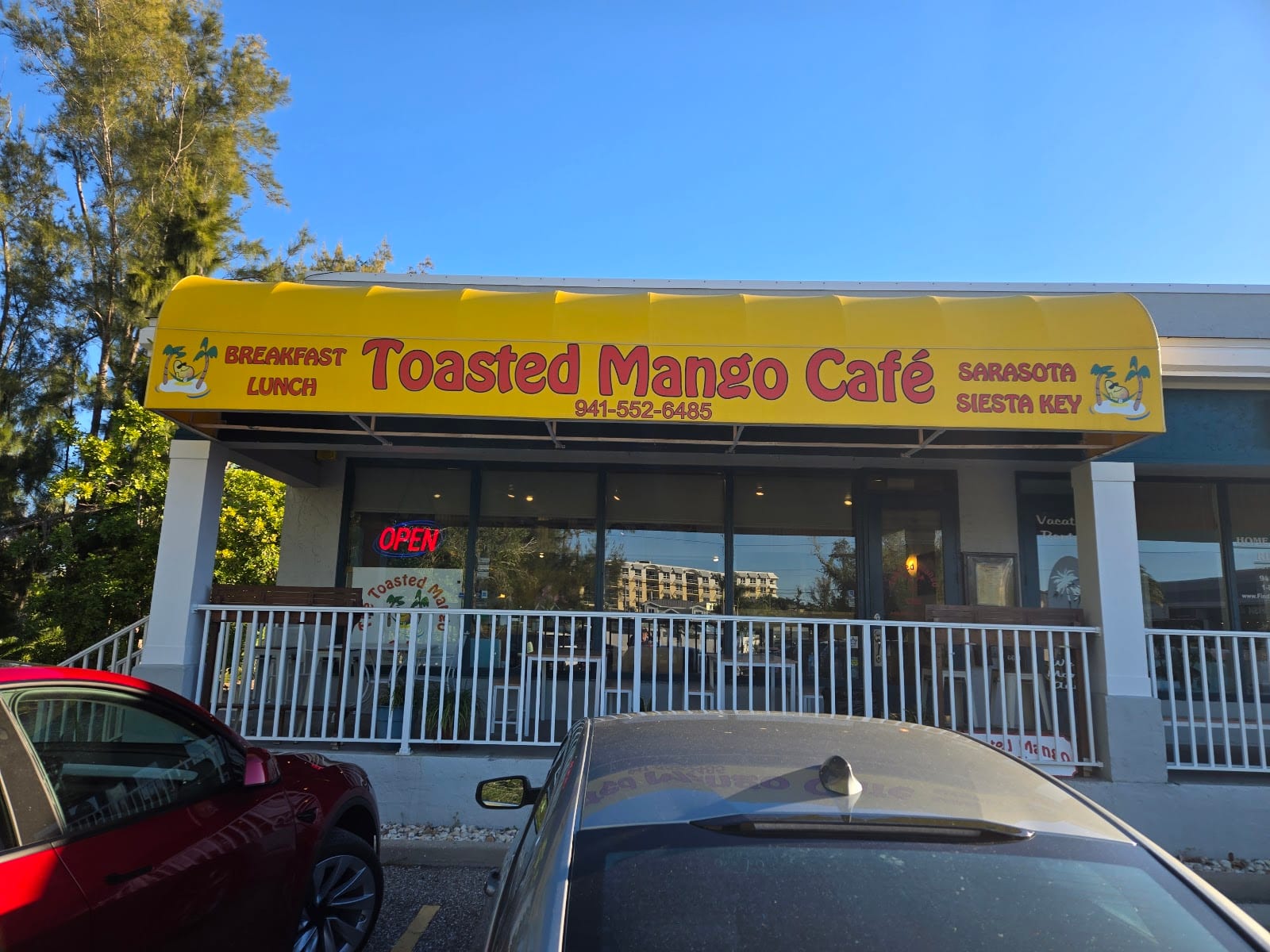Toasted mango cafe
