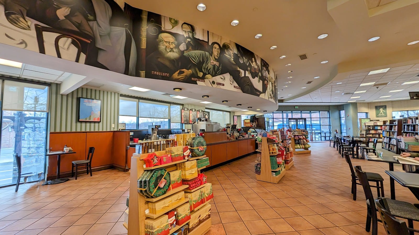 Barnes & Noble, photo 4