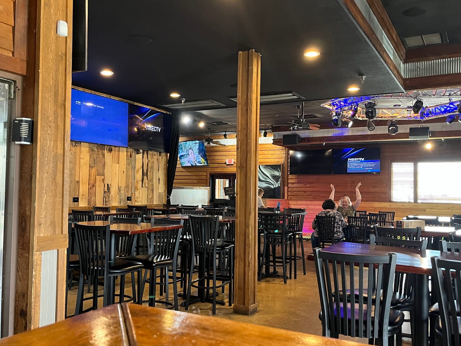 Chill Bar & Grill Lewisville, photo 4