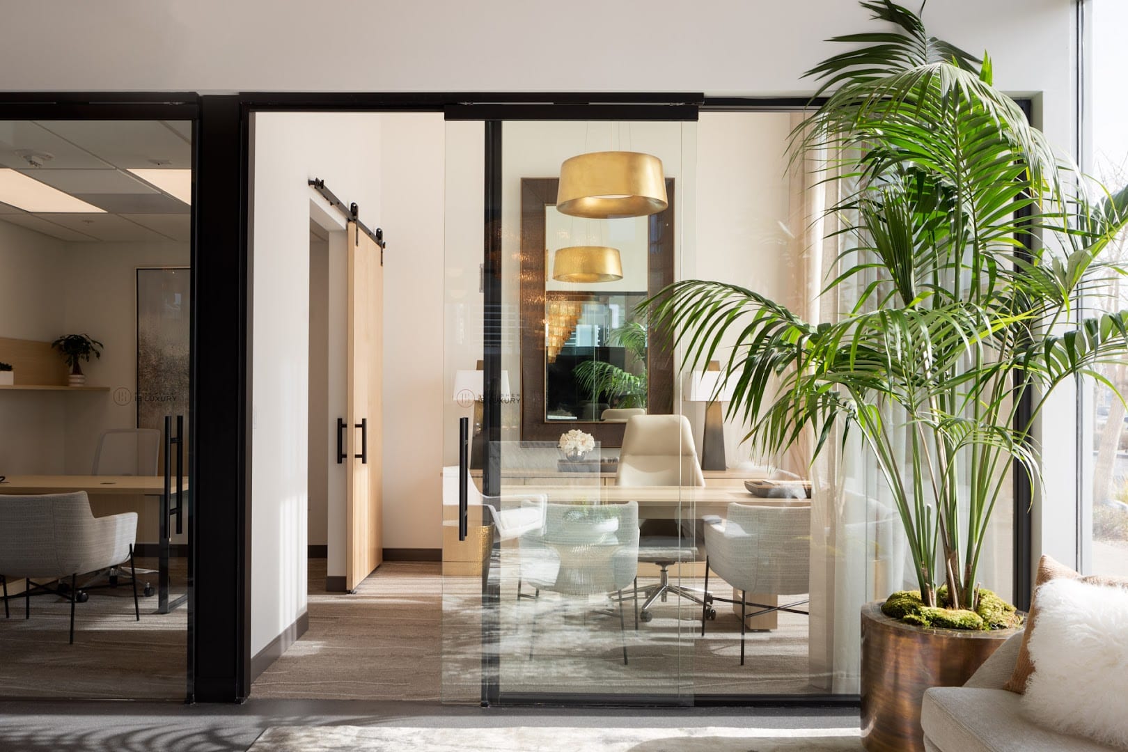 IS LUXURY, photo 3