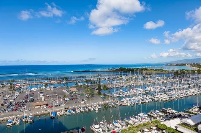 Iconic Ilikai Hotel 1 Bedroom Lagoon View, Minutes to the Beach! No resort fees!