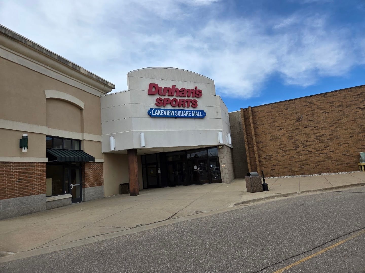 Dunham's Sports