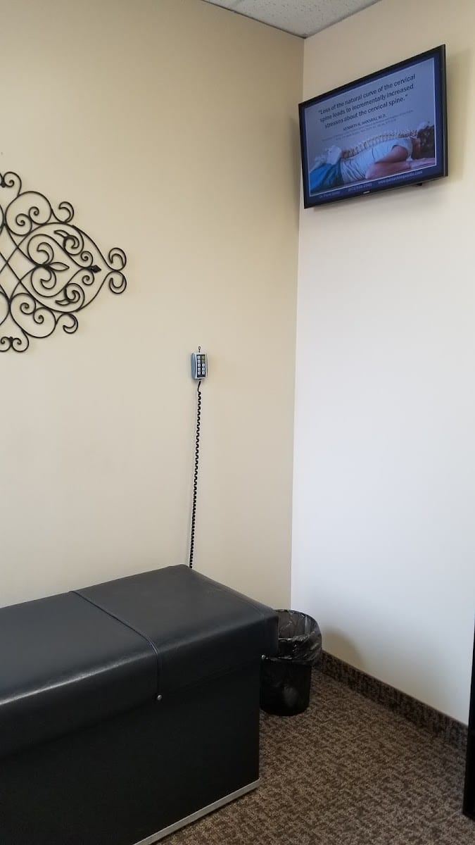 Quiroz Chiropractic - Carrollton, photo 4
