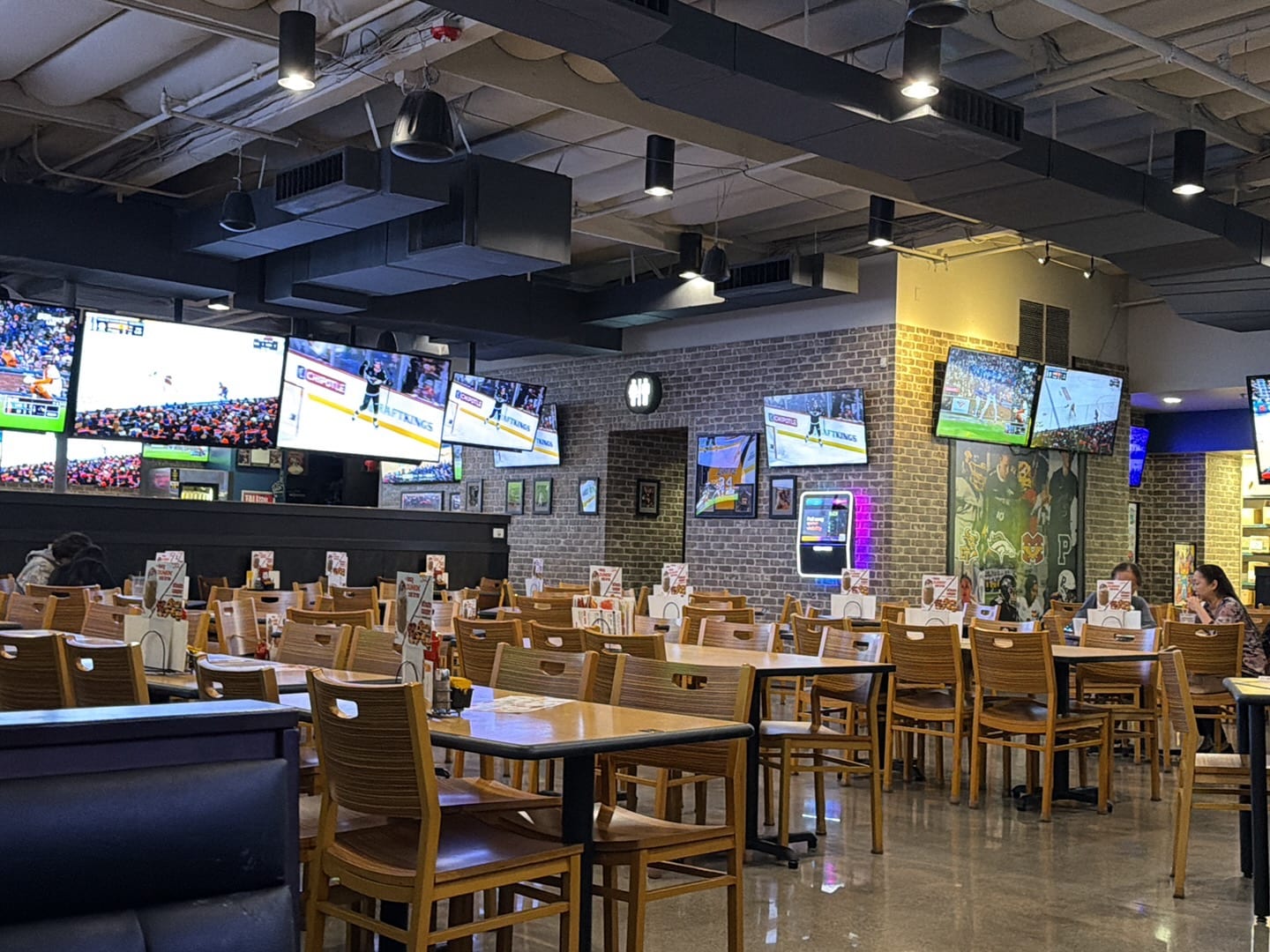 Buffalo Wild Wings, photo 4