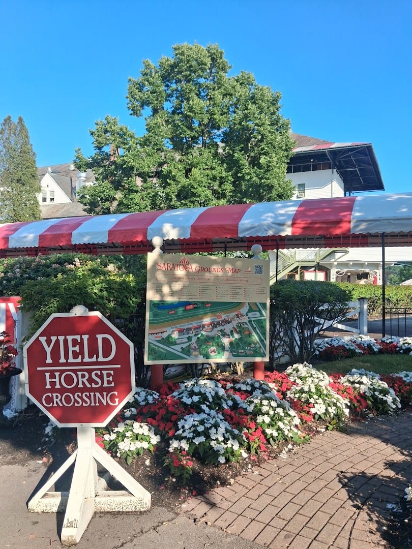 Post Bar at Saratoga Race Course, photo 3