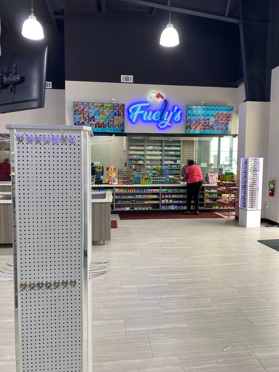 Fuely's Exxon Auto Plaza, photo 2