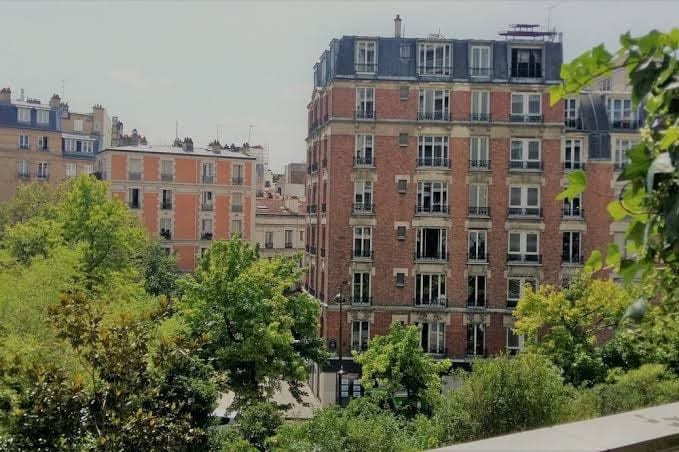 House in the heart of the 15th district in a private cul-de-sac 5 minutes from the metro, gym