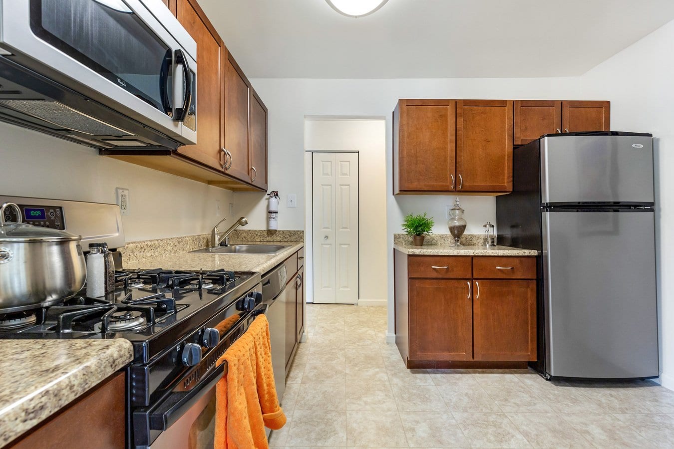 Annapolis Roads Apartments, photo 2
