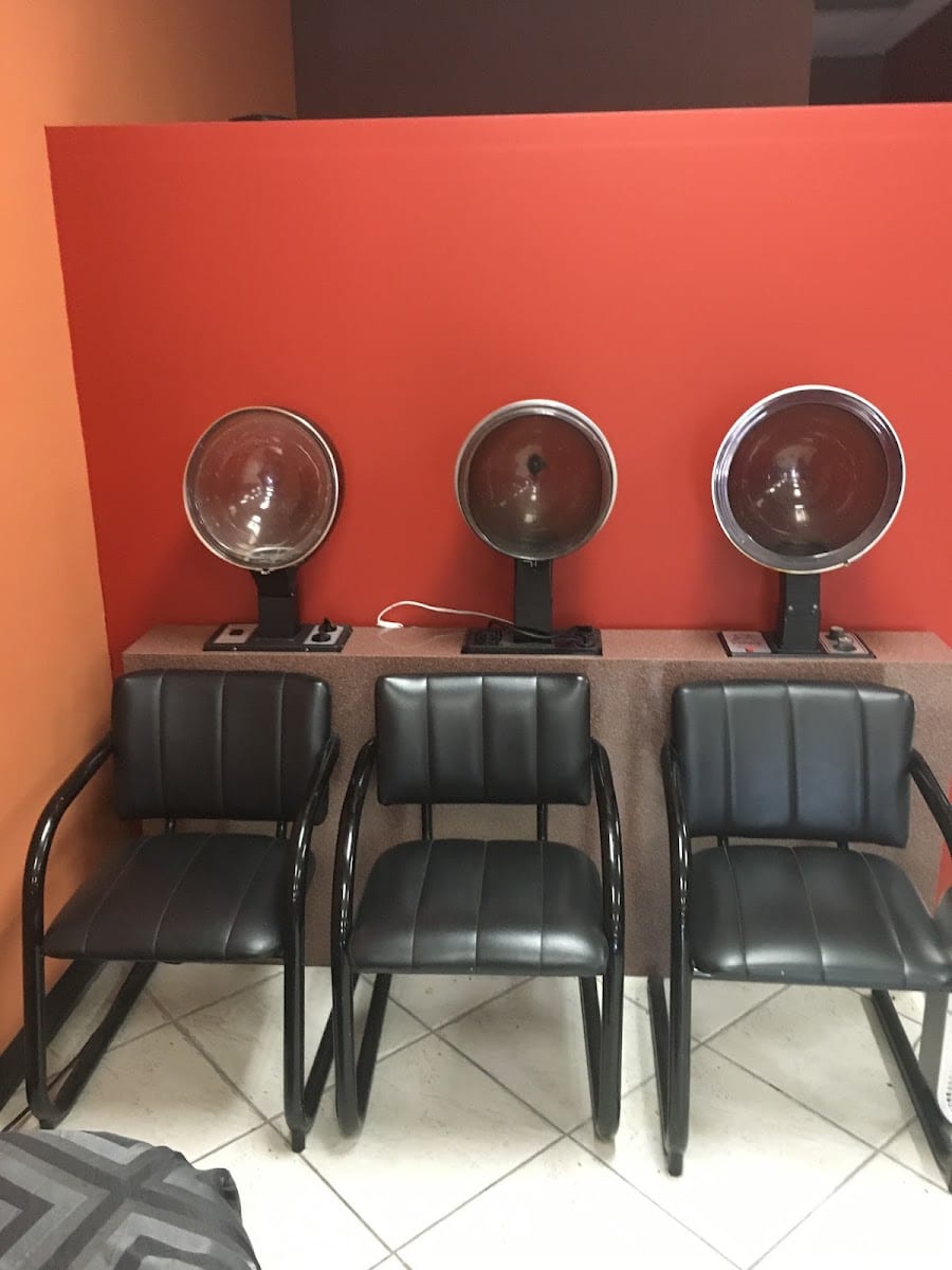 THE ART BARBER SHOP AND SALÓN