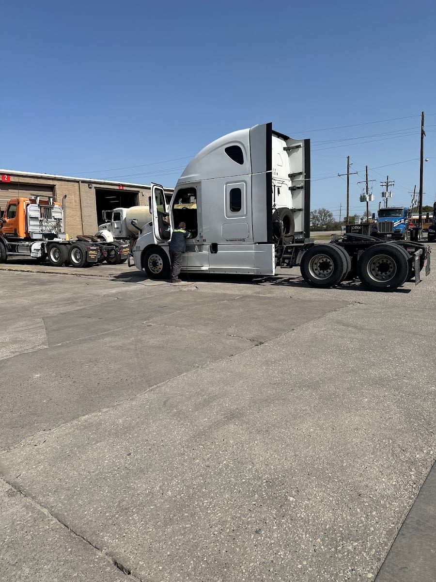 Rush Truck Centers - Beaumont, photo 4