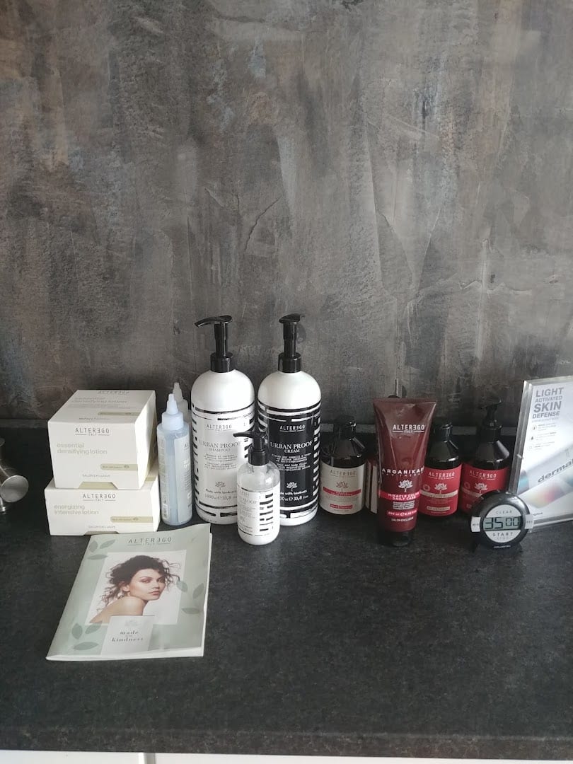 Crown Salon Saratoga, photo 4