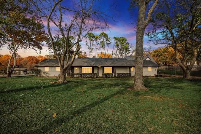 Beautifully Remodeled Property w / Pool on Golf Course- easy access to all DFW, photo 3