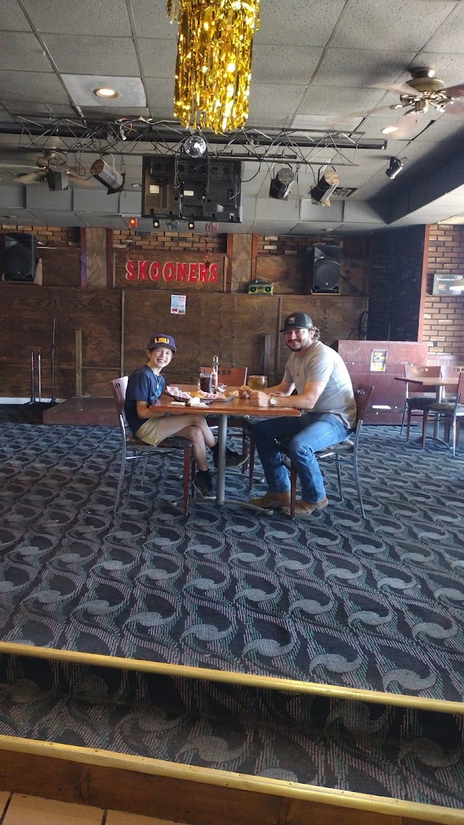 Skooners Grill & Bar