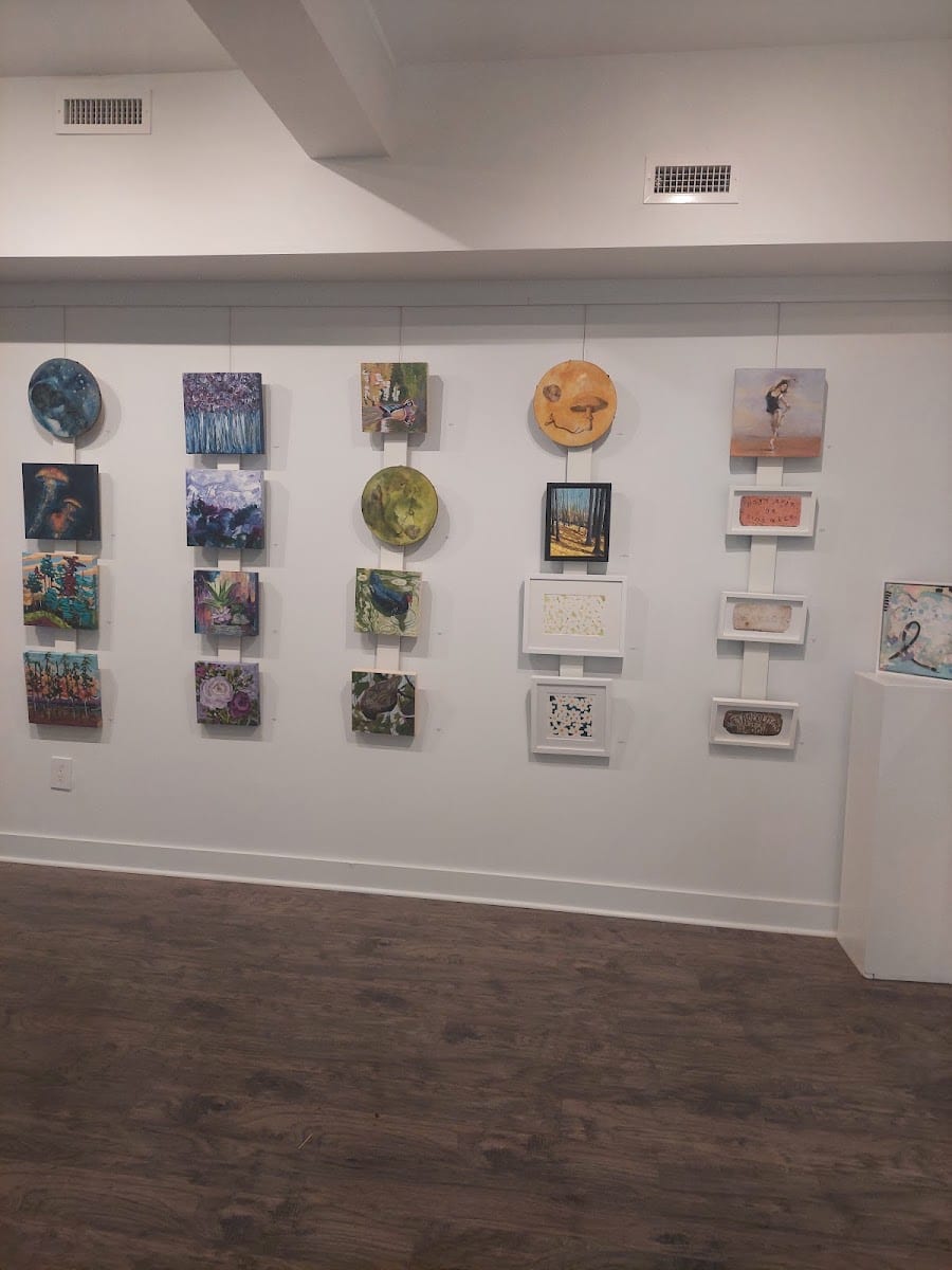 Leslie Grove Gallery