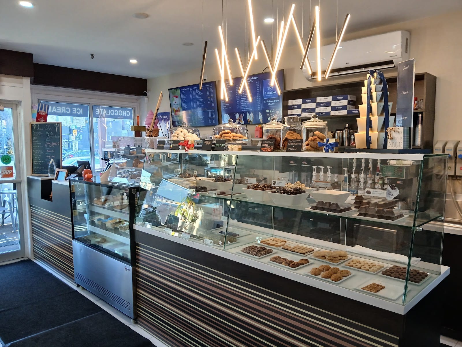 Leonidas Woodbridge Chocolates, photo 3