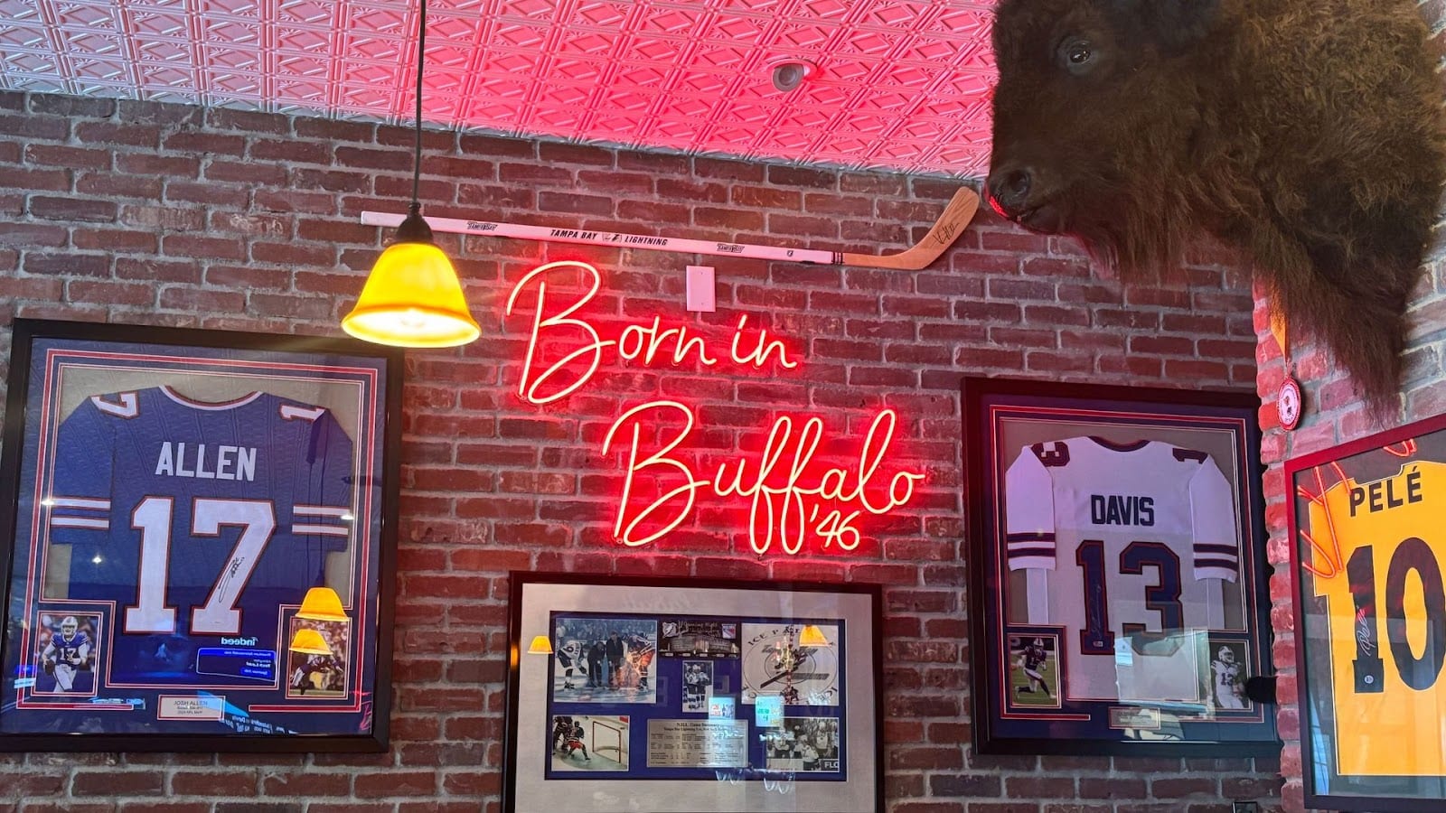 Duff’s Famous Wings, photo 2