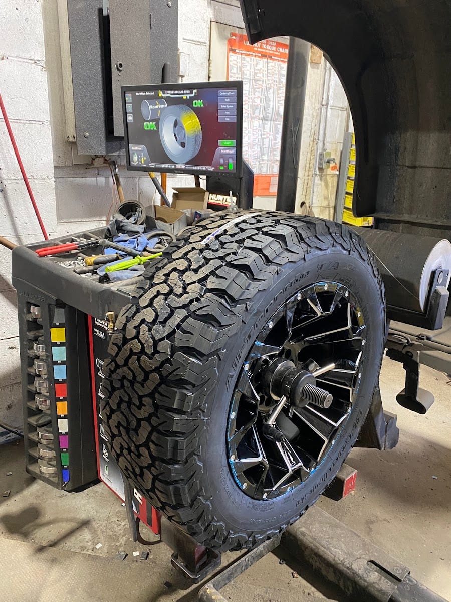 Universal Auto Techs, photo 2