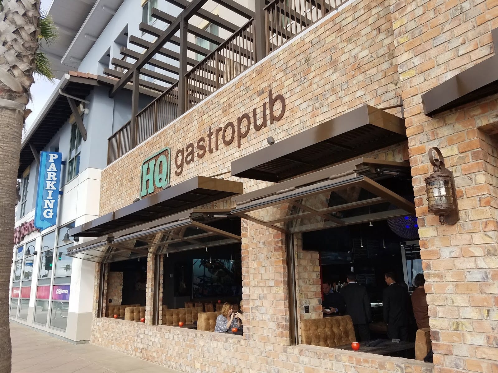 HQ Gastropub - Huntington Beach