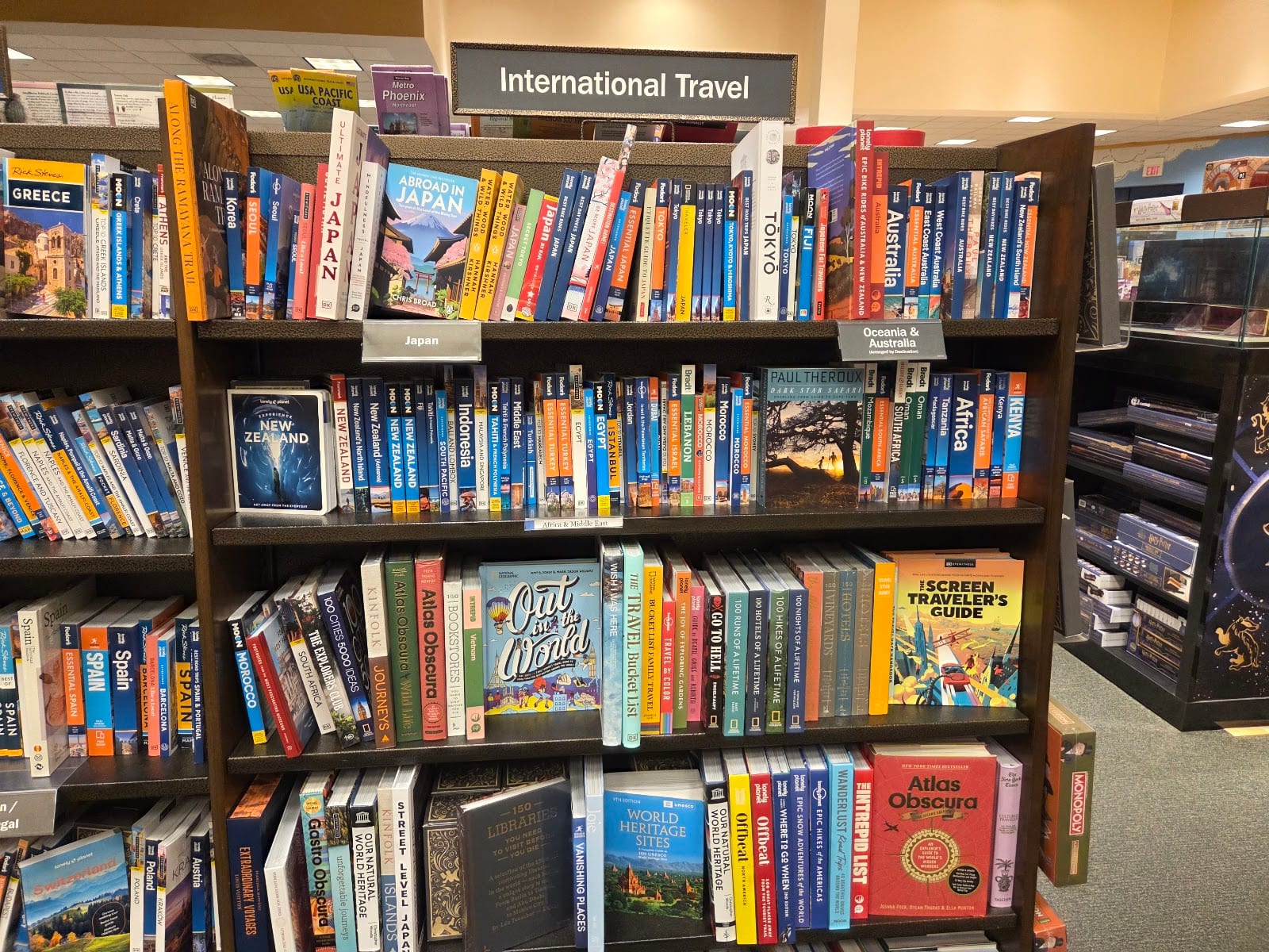 Barnes & Noble, photo 3