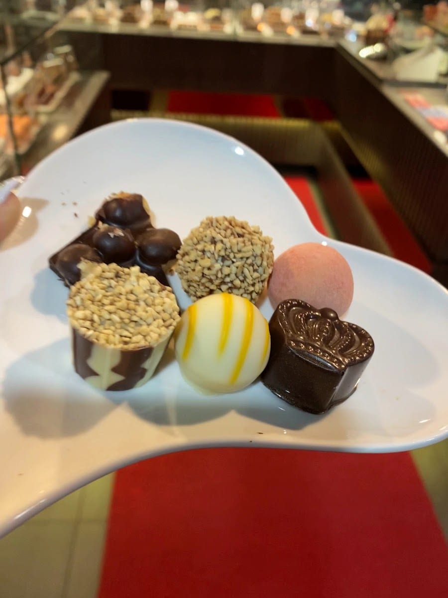 Swiss Art Chocolatier on Yorkville, photo 2