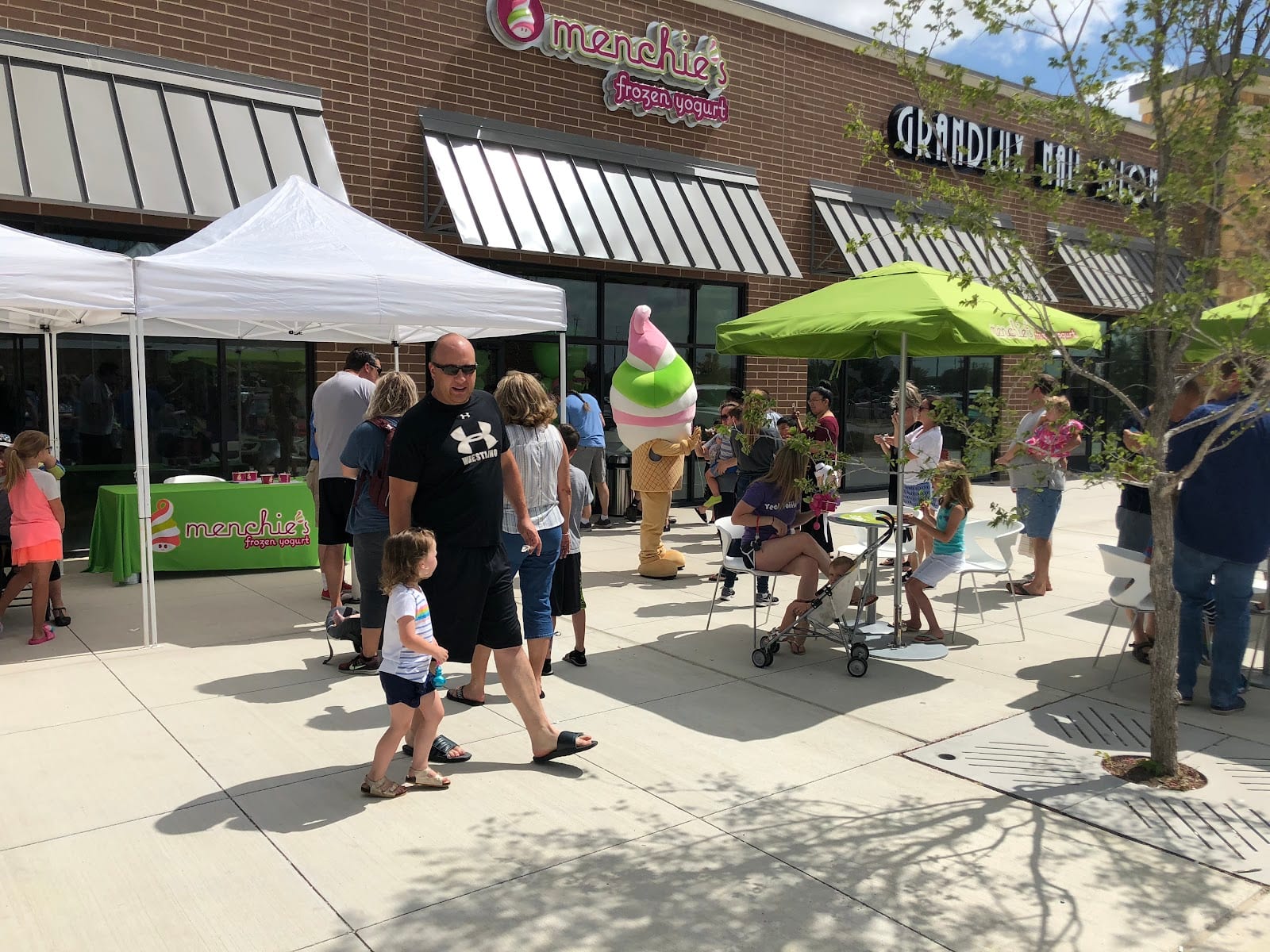 Menchie's Windsong Ranch, photo 2