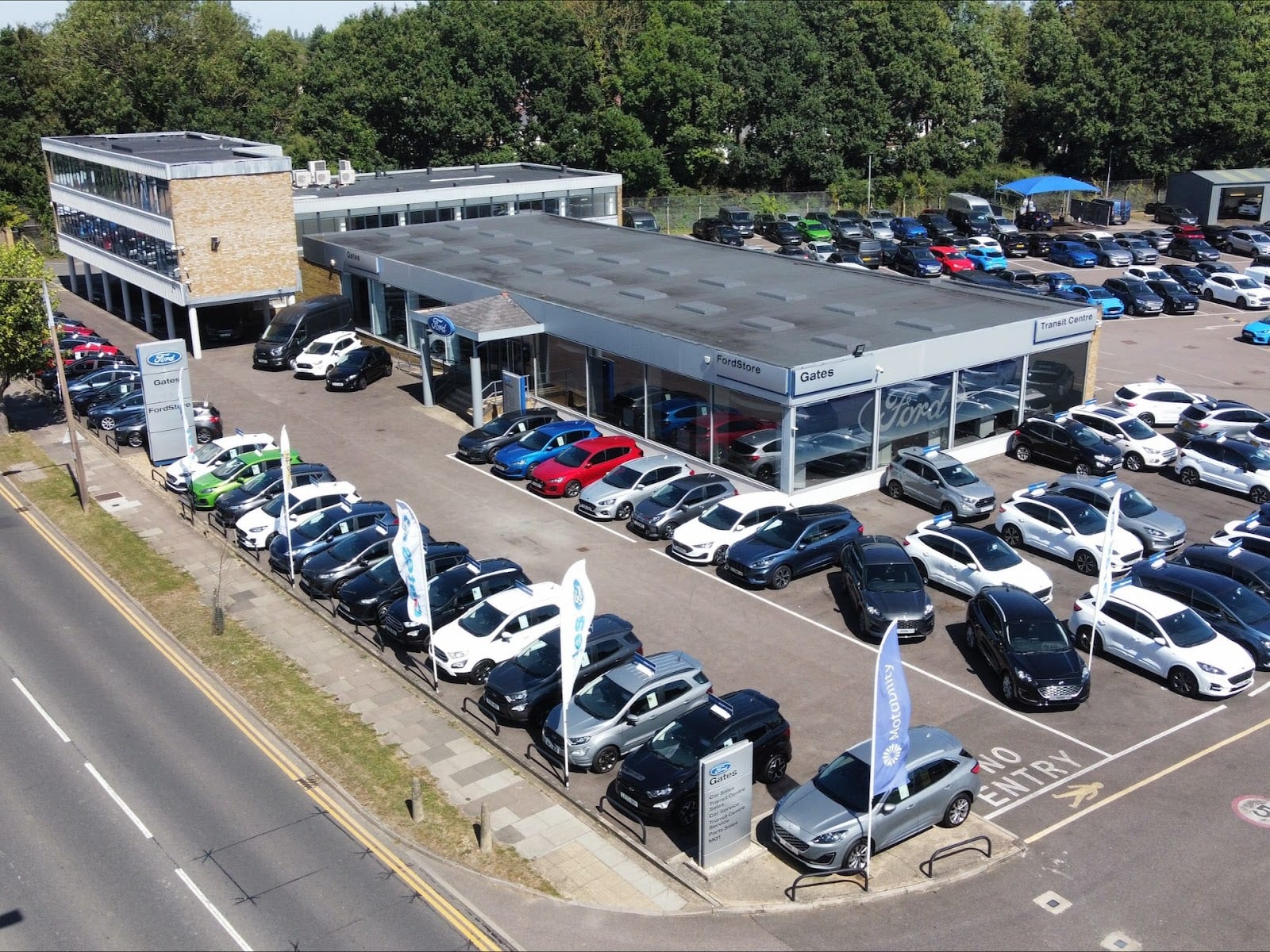 Gates Ford Transit Centre St Albans, photo 2