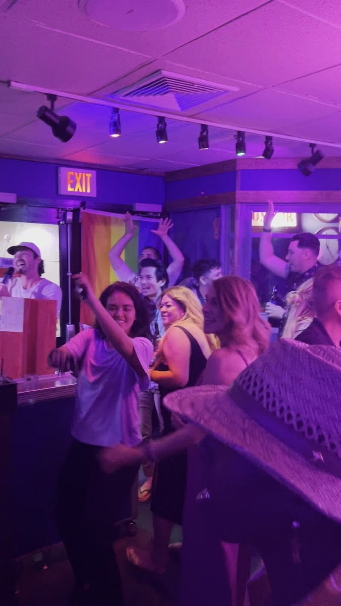 Wang Chung's Karaoke Bar, photo 3