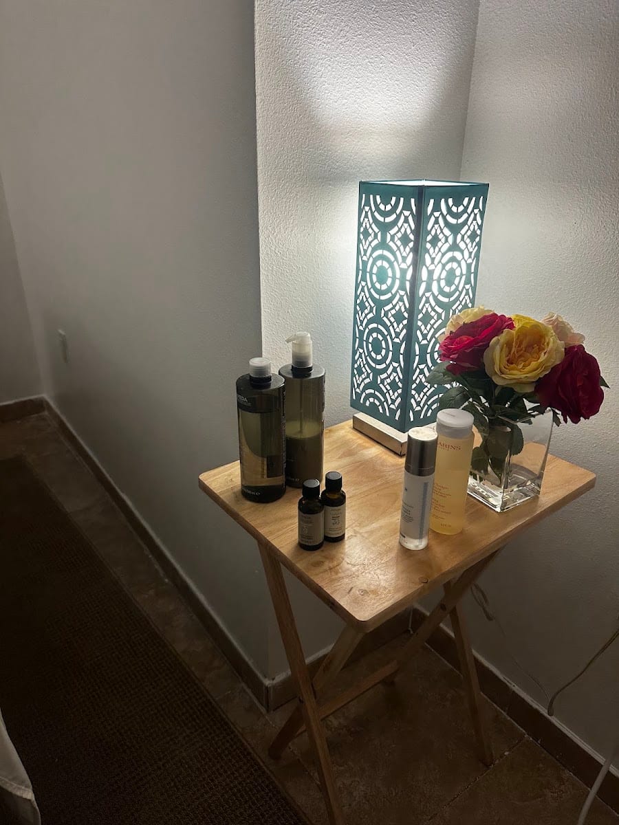 Apple Massage & Facial