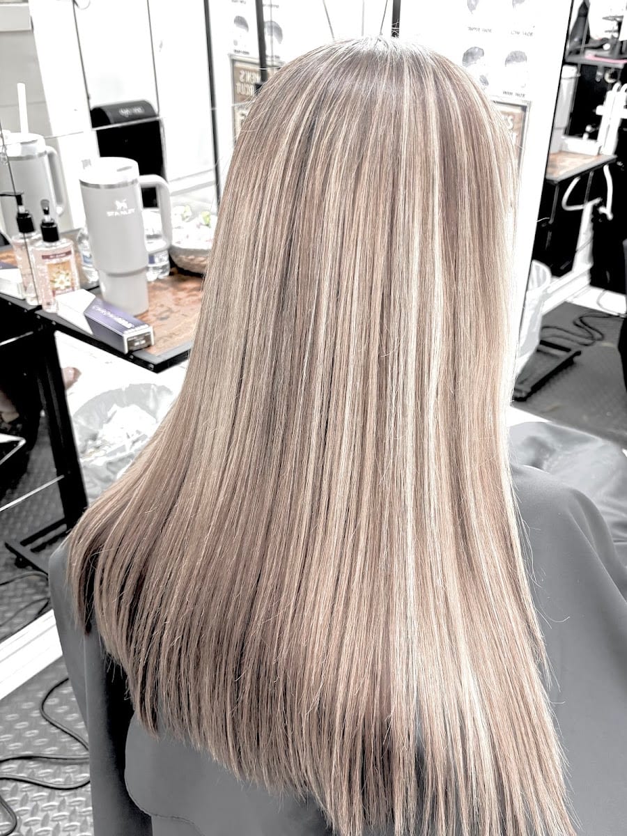 Phenix Salon Suites - Campbell Plaza, photo 4