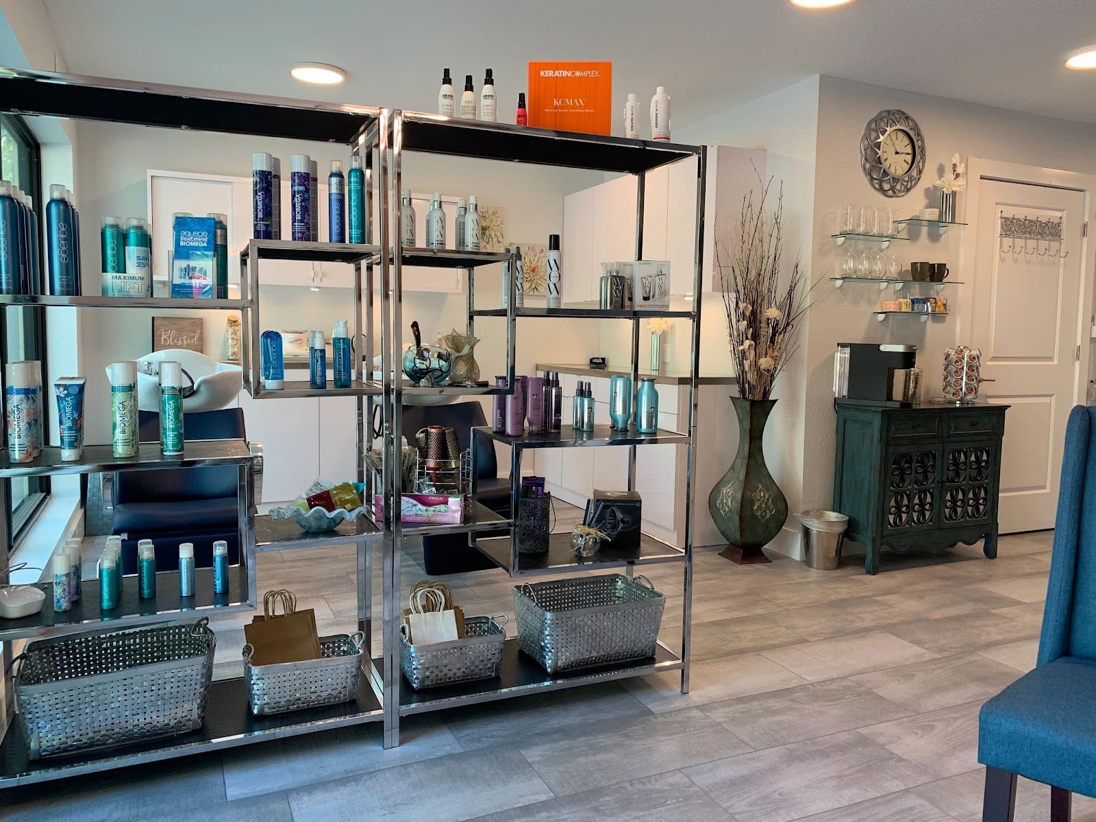 A-Nu-U Salon