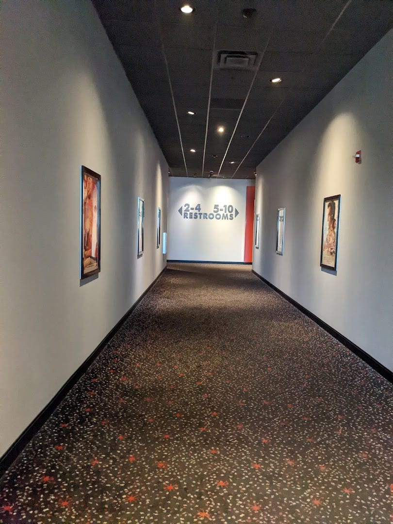 AMC Saratoga Springs 11, photo 4