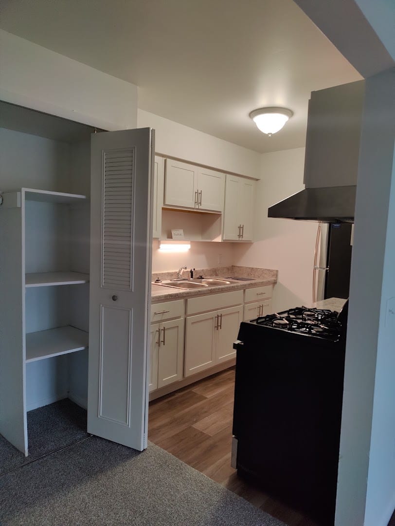 Fairlane Apartments, photo 4