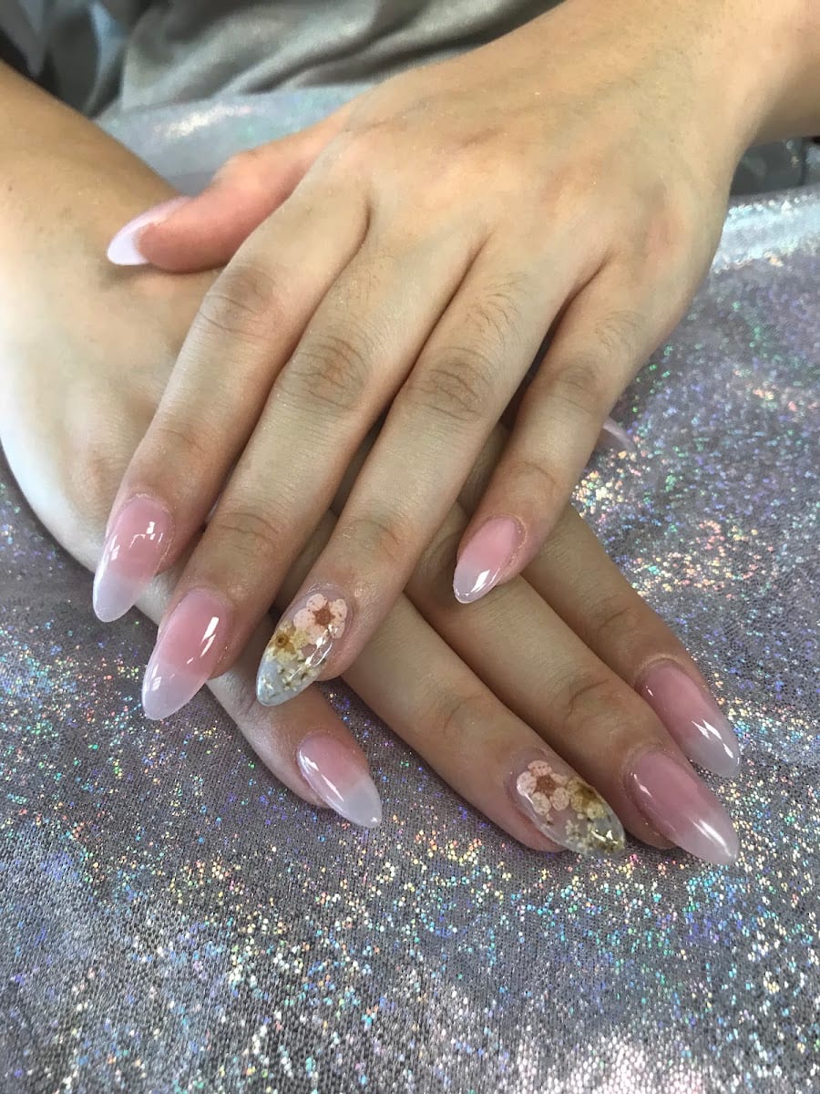Nail & Beauty