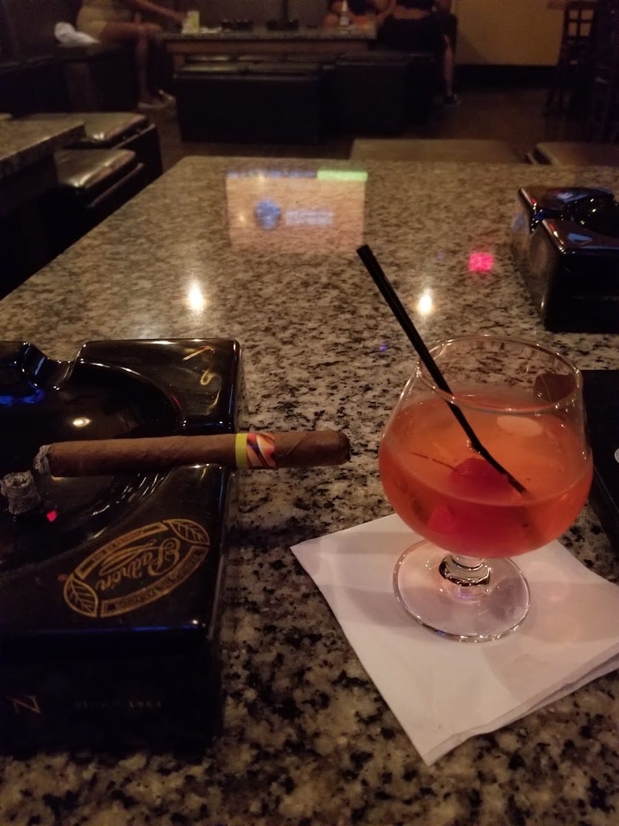 The Cigar Bar, photo 3