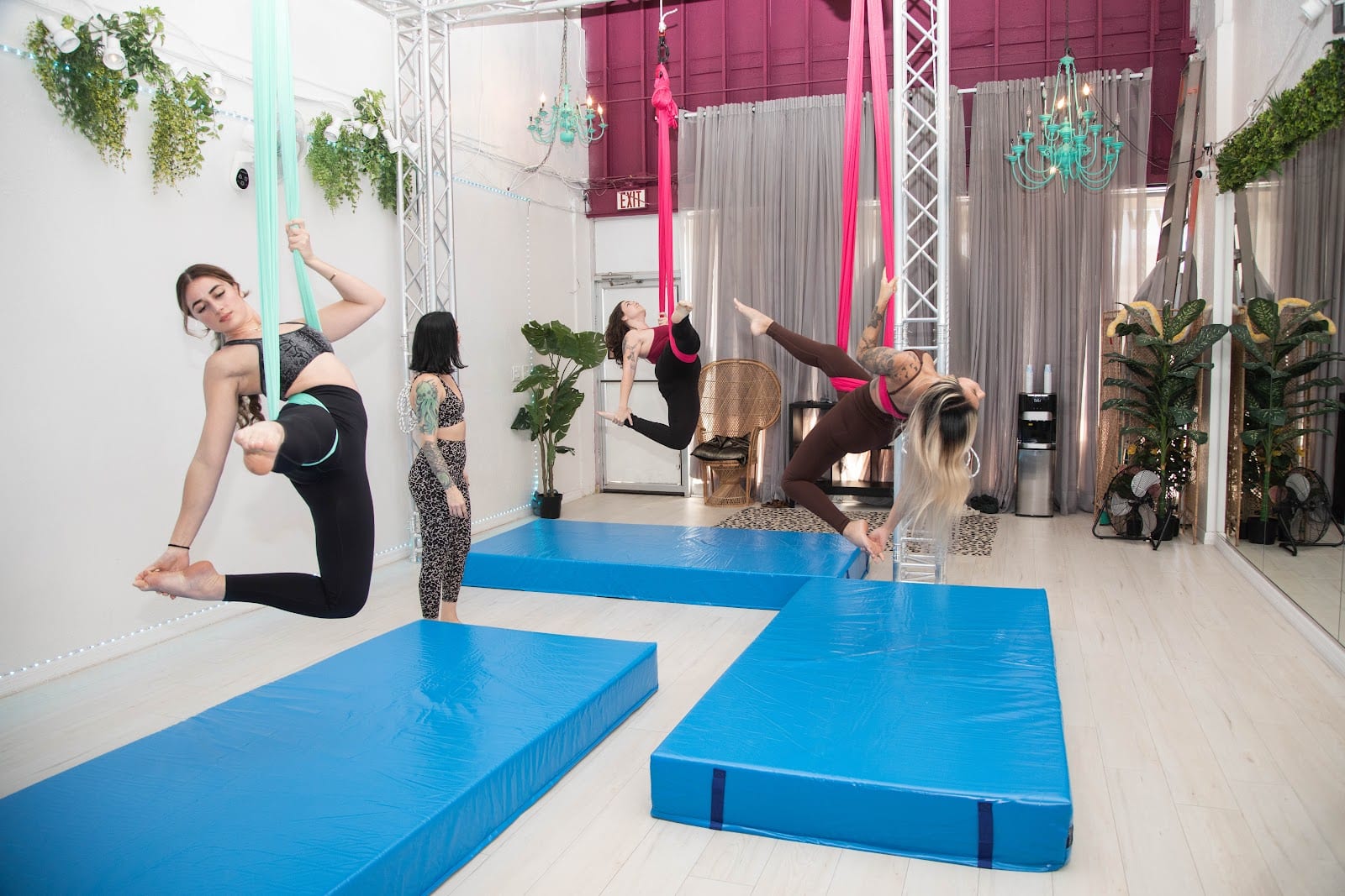 The House Of Chrome Pole Fitness, photo 3