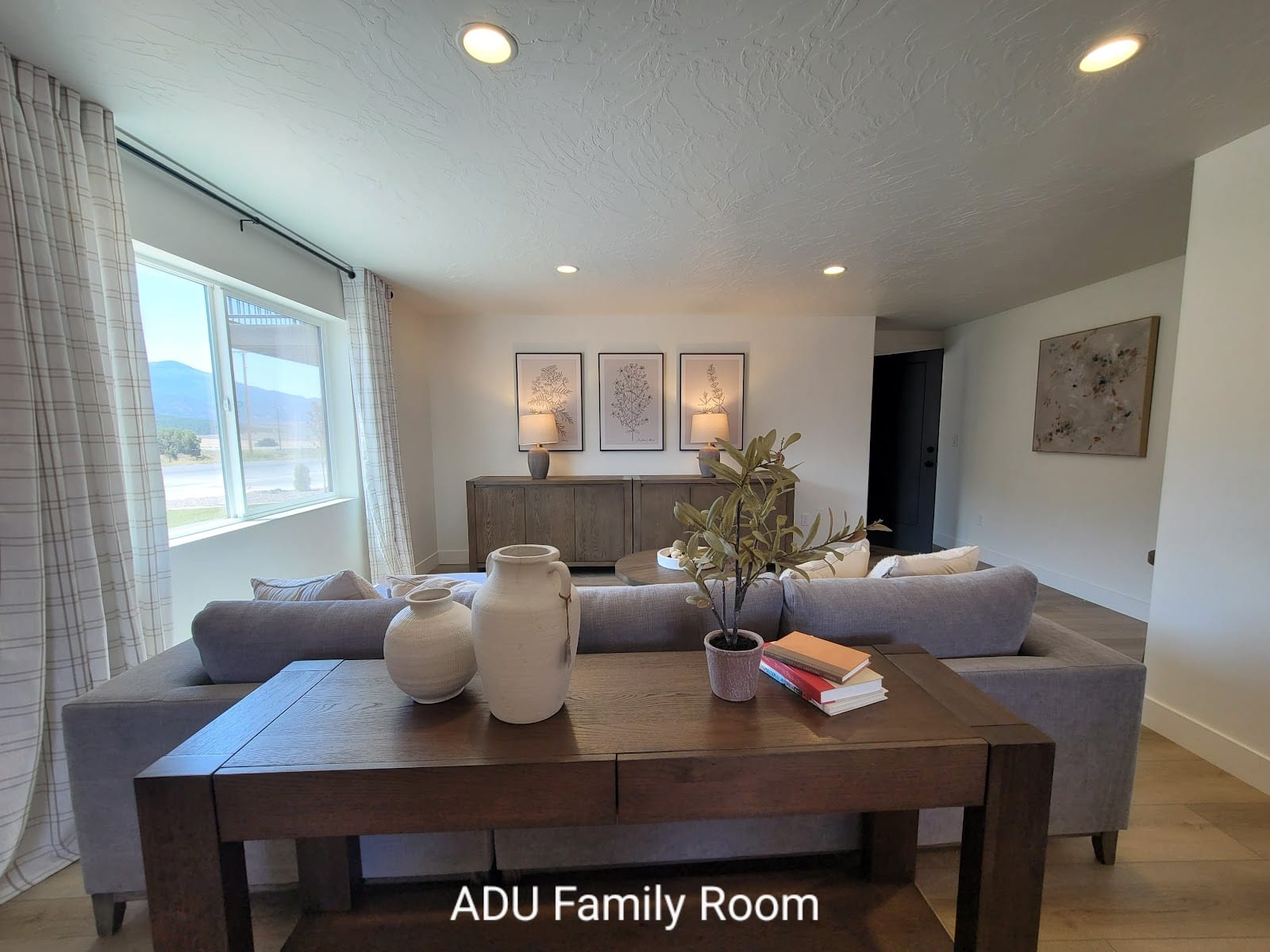 Luxury Group Real Estate- Norma Perez, Selling S. Utah & Hyve Homes, photo 4