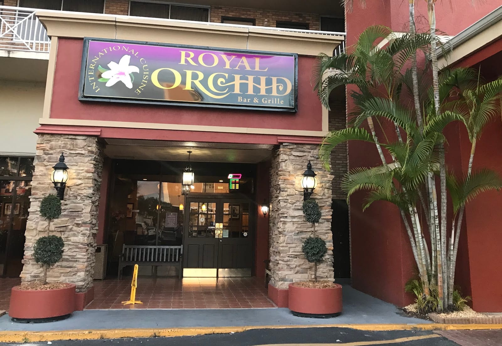 Royal Orchid Bar and Grille Restaurant, photo 3