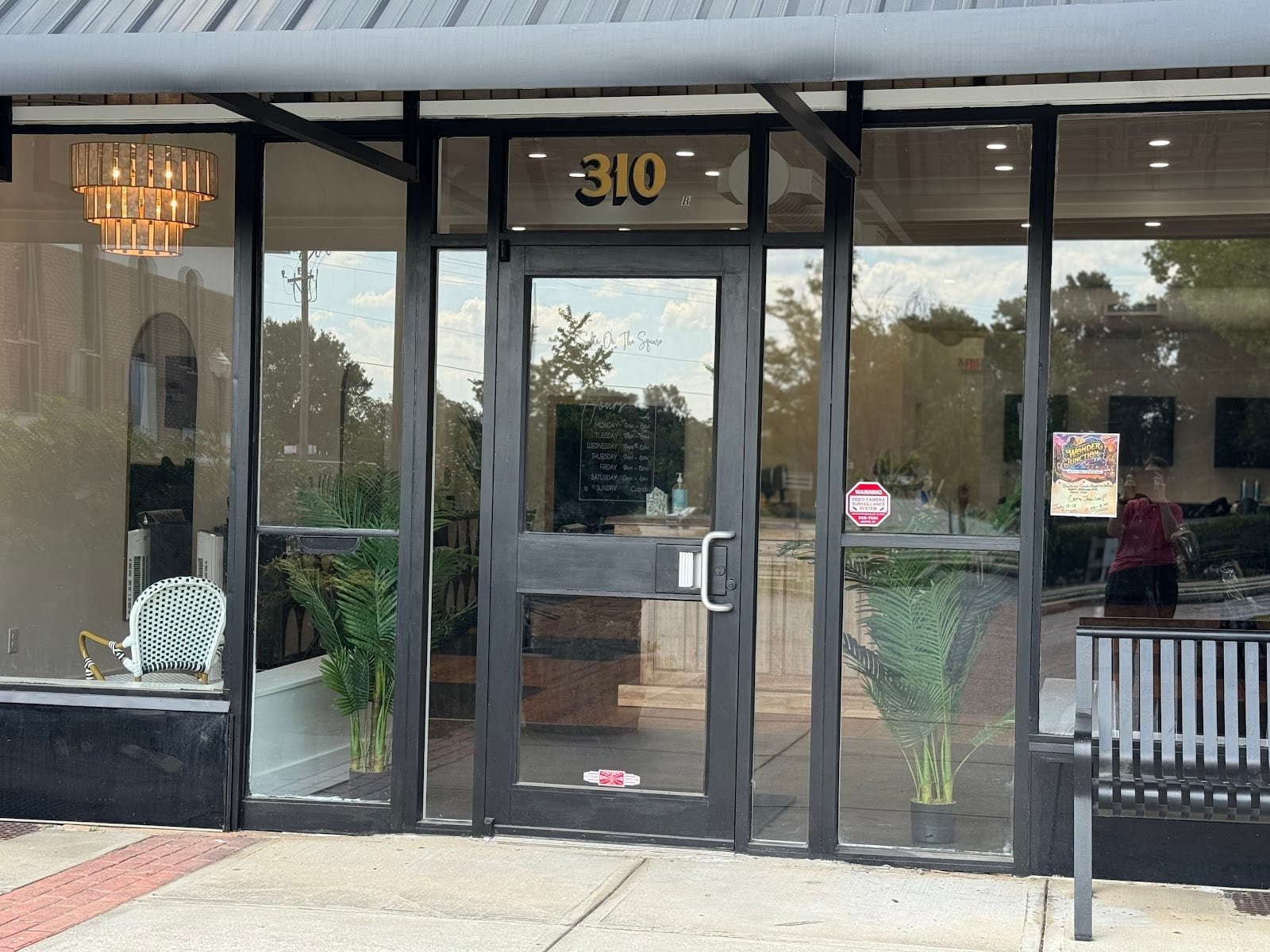 Salon On The Square, photo 3