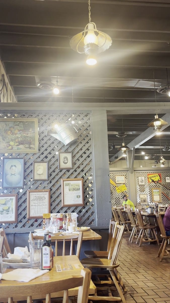 Cracker Barrel Old Country Store, photo 3