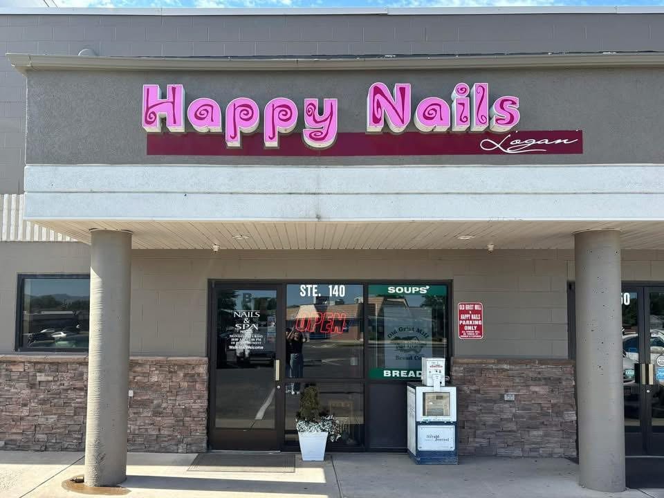 Happy Nails Logan