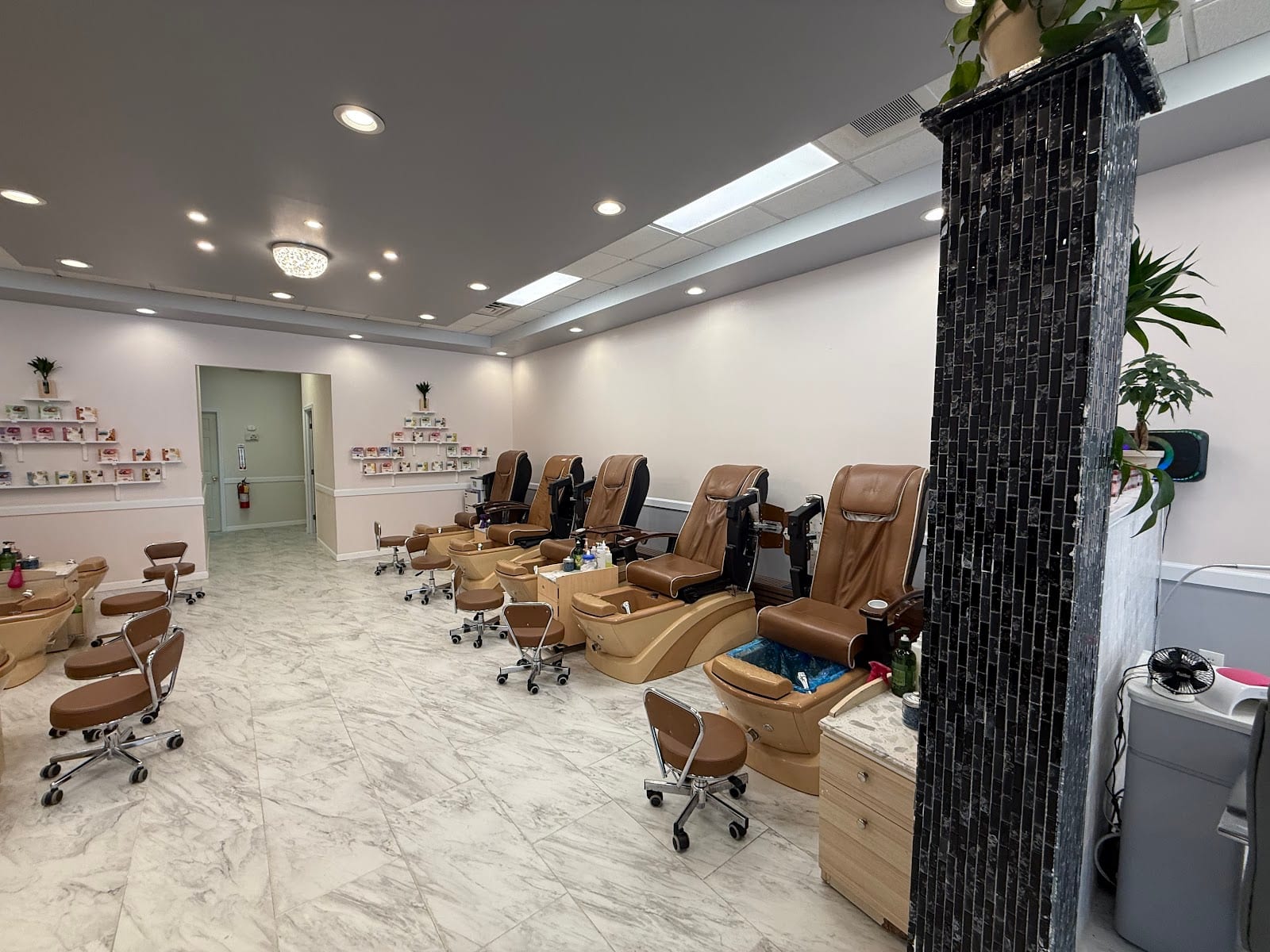 Dior Nails & Spa, photo 2