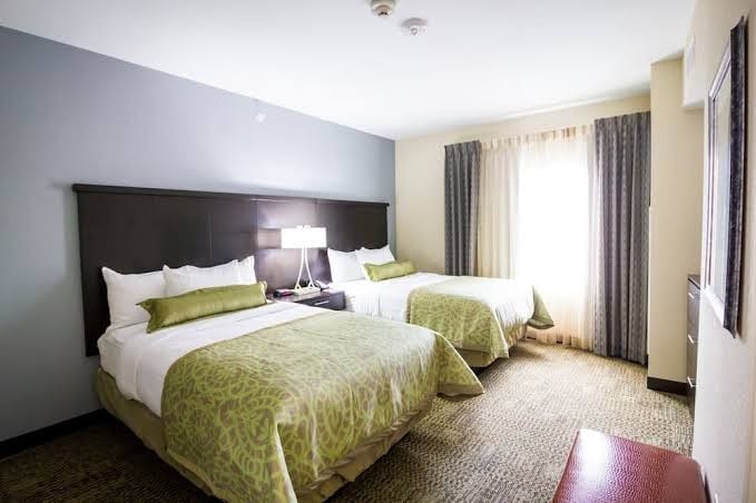 King Bed, Pool, Hot Tub Gym – Minutes from Dining, Shopping Entertainment!