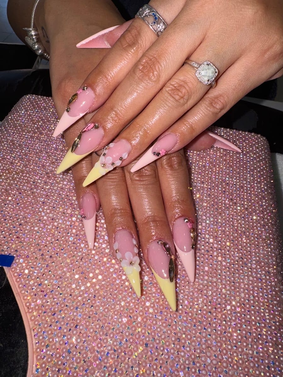 Casa De Uรฑas Nail Salon
