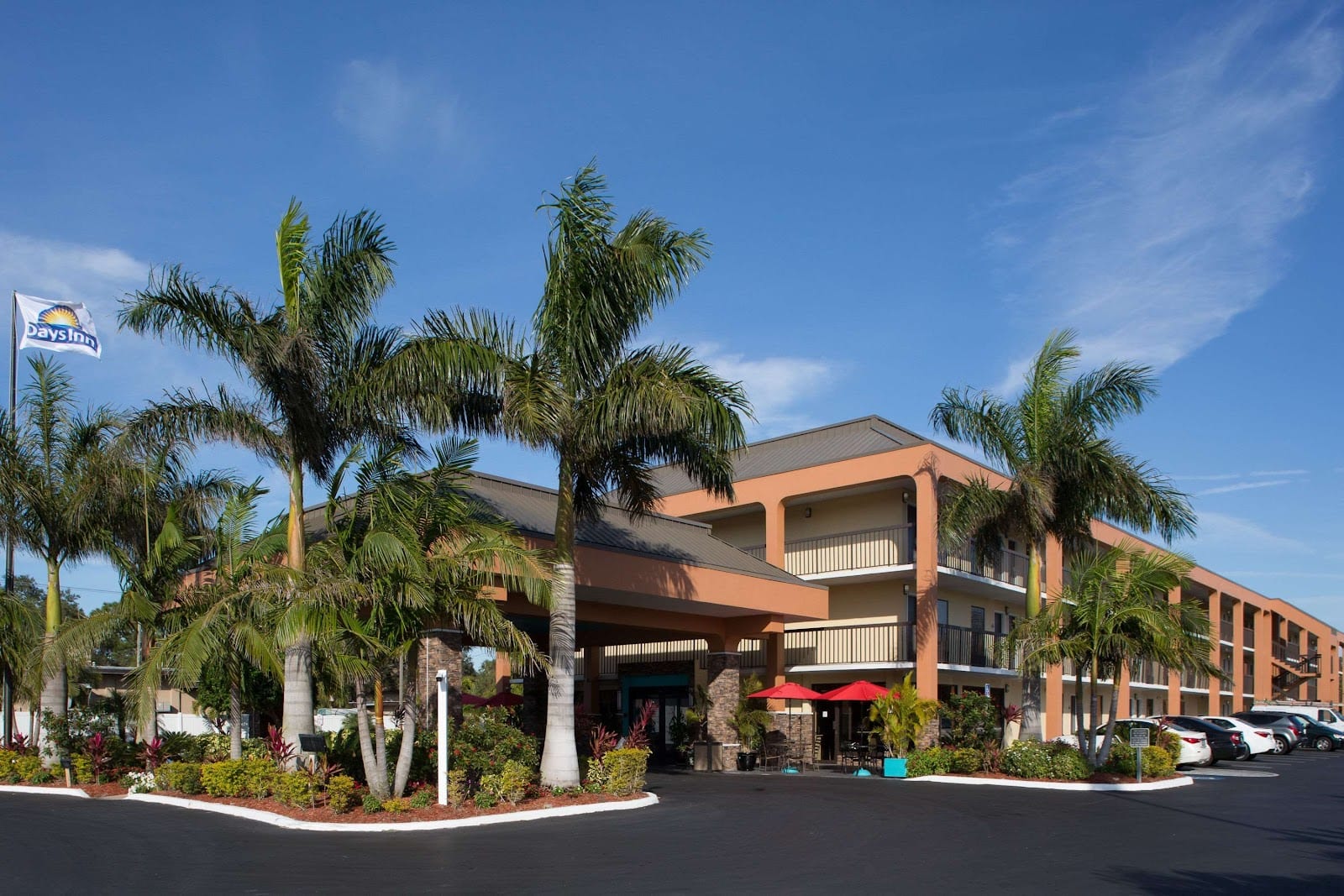 La Quinta Inn & Suites by Wyndham Sarasota Downtown, photo 3