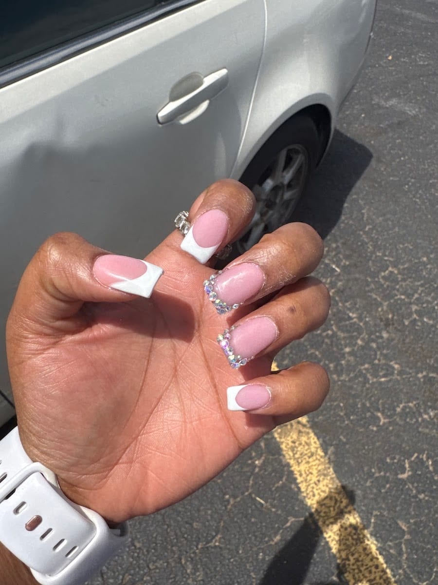 DOUBLE T NAILS, photo 2