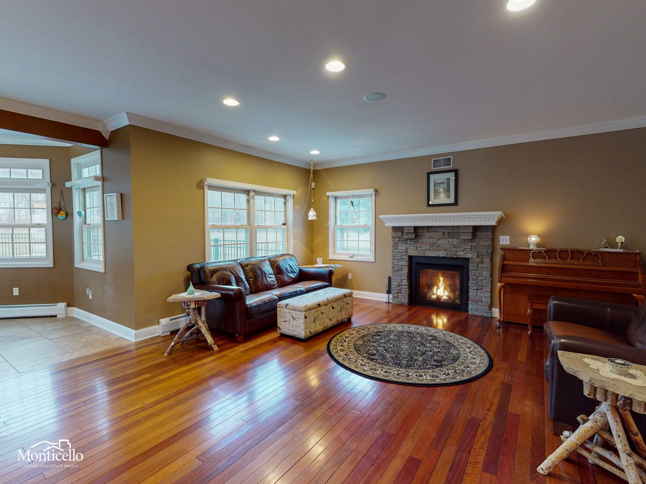 Monticello, Licensed Real Estate Broker, photo 3