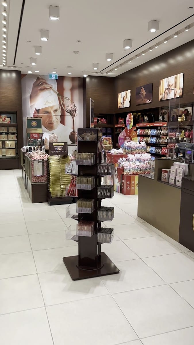 Lindt Chocolate Shop - Bayview Village, photo 3