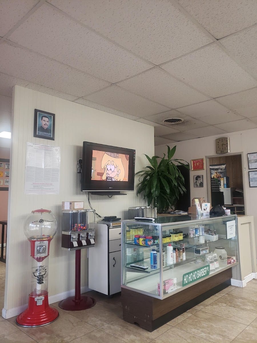 HO THE BARBER, photo 3