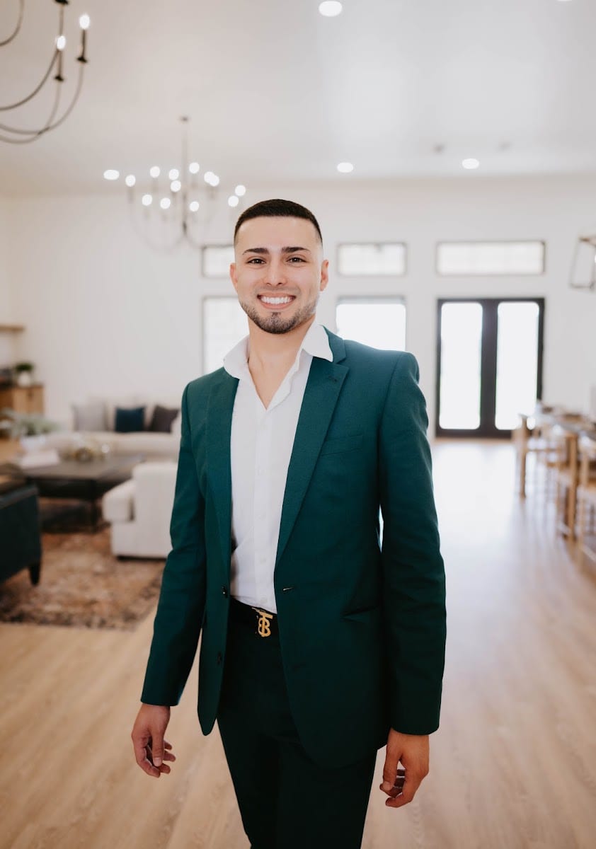 Dylan Flores - Realtor, photo 2